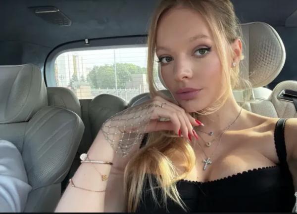 Елизавета Пескова, Алеся Кафельникова, сёстры Манасир и Нюша на дне рождения Варвары Мазараки