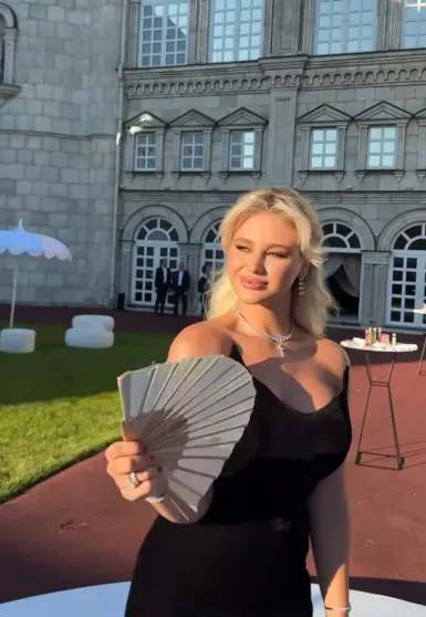 Елизавета Пескова, Алеся Кафельникова, сёстры Манасир и Нюша на дне рождения Варвары Мазараки