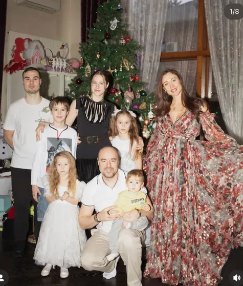 Жена "любовника" Полины Дибровой якобы сломала ему ногу на фоне скандального развода