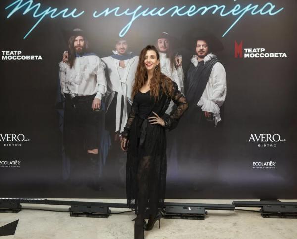 Андрей Кончаловский и Юлия Высоцкая на премьере музыкального спектакля Евгения Марчелли "Три мушкетера"
Андрей Кончаловский и Юлия Высоцкая на премьере музыкального спектакля Евгения Марчелли "Три мушкетера"