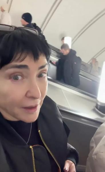 
Лолита Милявская побывала в метро            