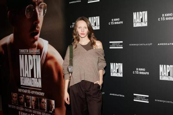 Григорий Верник и Полина Гухман, Мила Ершова и Святослав Рогожан на премьере "Марти Великолепного" с Тимоти Шаламе
Григорий Верник и Полина Гухман, Мила Ершова и Святослав Рогожан на премьере "Марти Великолепного" с Тимоти Шаламе