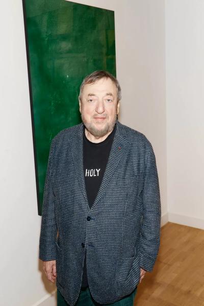 
Константин Эрнст, Маша Миногарова, Александр Горчилин и другие оценили феномен цвета на выставке в Москве            