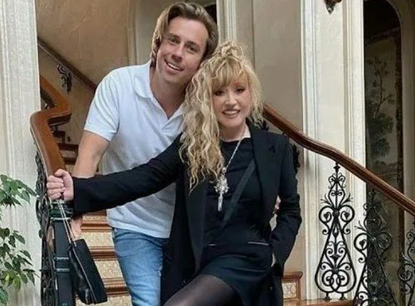 Алла Пугачева переоформила часть дома в деревне Грязь на детей
