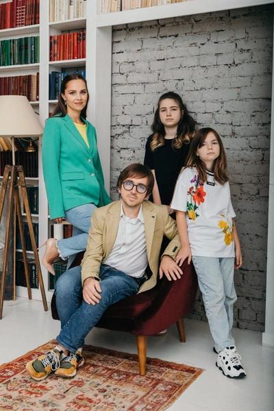 Певица Женя Отрадная о хите &laquo;Уходи и дверь закрой&raquo;, возвращении на сцену после перерыва, муже и детях