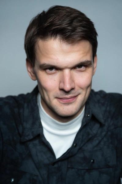 &laquo;Не хочу остаться актером одной роли&raquo;: Алексей Коряков о дружбе с коллегами из &laquo;Закрытой школы&raquo;, детях и новых проектах