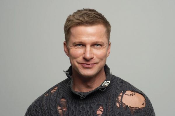«Жена главная в доме. А я подкаблучник»: Роман Курцын о первом выходе сына в свет, жизни в провинции и 23 годах брака «Жена главная в доме. А я подкаблучник»: Роман Курцын о первом выходе сына в свет, жизни в провинции и 23 годах брака