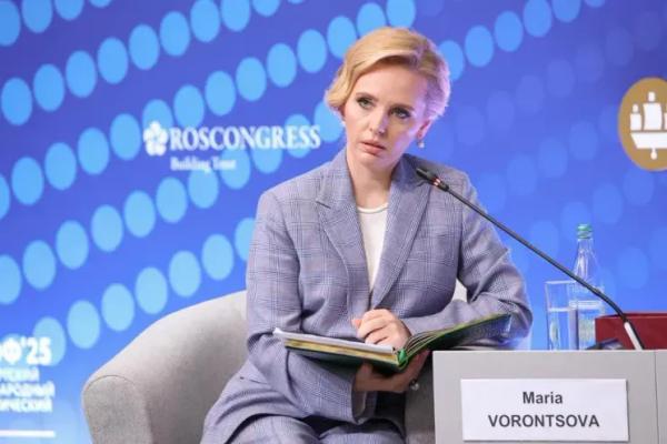 Предполагаемая дочь Владимира Путина выступила на ПМЭФ-2026 Предполагаемая дочь Владимира Путина выступила на ПМЭФ-2026
