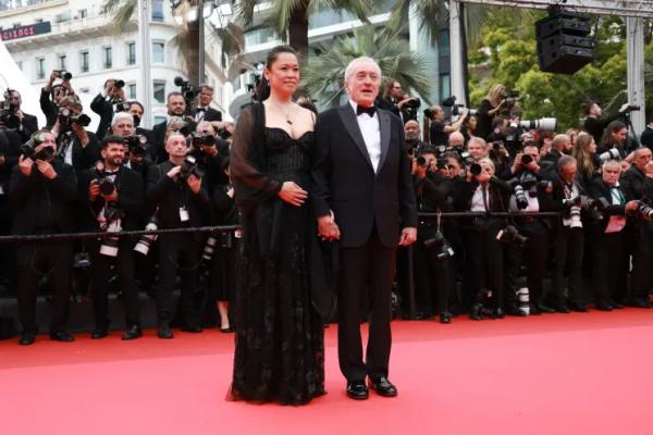 Ирина Шейк, Белла Хадид и Ева Лонгория на открытии Каннского кинофестиваля Ирина Шейк, Белла Хадид и Ева Лонгория на открытии Каннского кинофестиваля