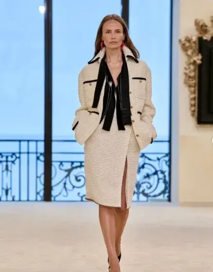 Наташа Поли показала бэкстейдж круизного показа Chanel