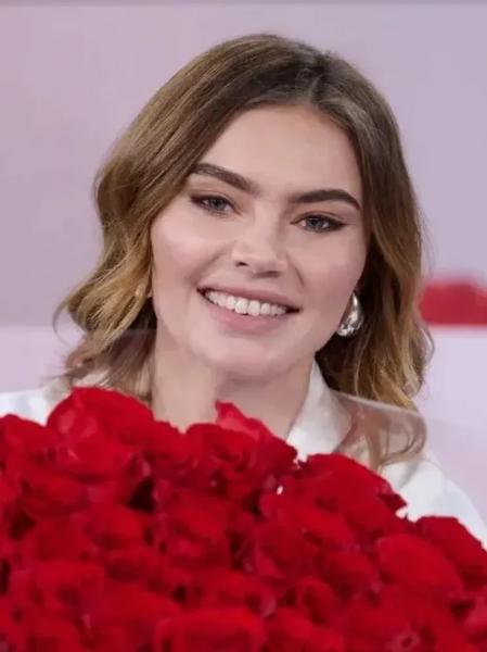 "Символ целой эпохи". Алина Кабаева отметила 43-й день рождения вместе со своими воспитанницами